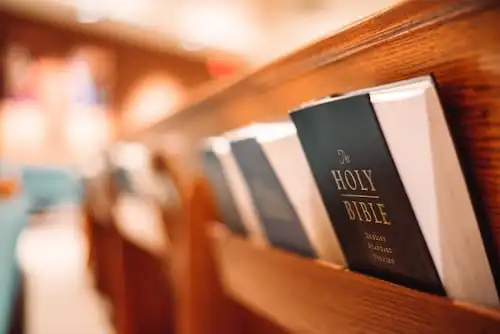 Versets Bibliques Sur Parler De Quelqu'un