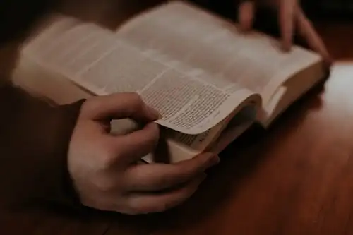 Versículos Bíblicos Sobre Outras Religiões